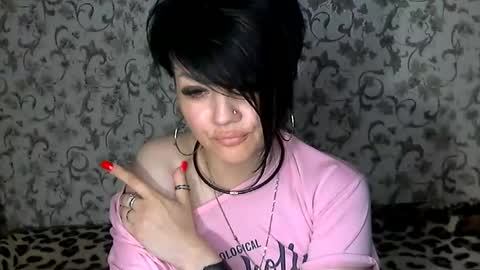 black_hot_01 online show from 21, 9, 2025