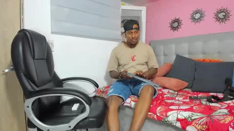 Snapshot of black_men22_ chatting on 9, 6, 2026 B L A C K M E N online show from 9, 6, 2026