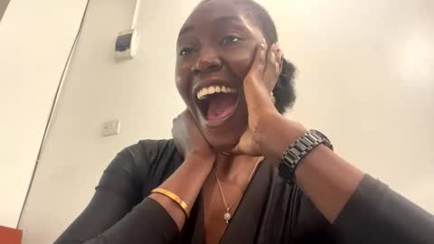 Snapshot of blackfairy01 chatting on 18, 12, 2025 blackfairy01 online show from 18, 12, 2025