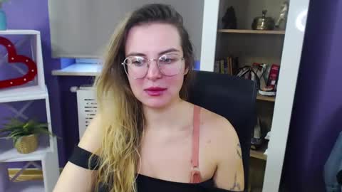 Z O E Y online show from 12, 12, 2024