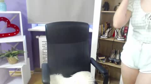 Z O E Y online show from 7, 1, 2025