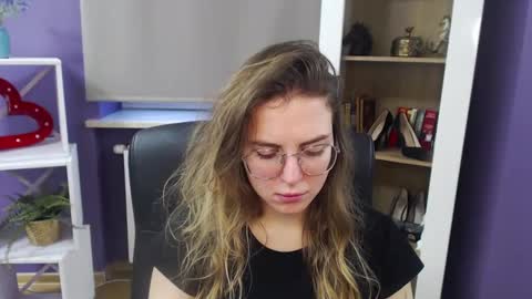 Z O E Y online show from 16, 1, 2025