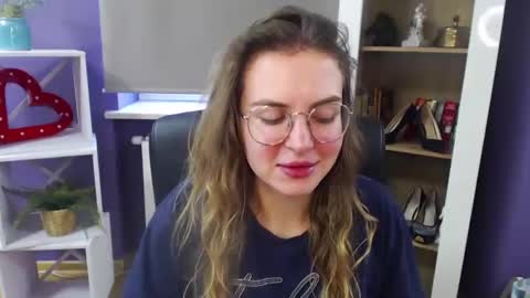 Z O E Y online show from 3, 2, 2025