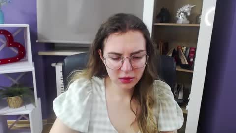 Z O E Y online show from 10, 2, 2025