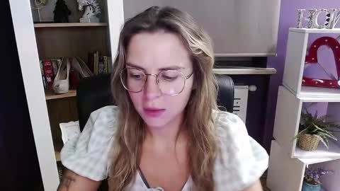 Z O E Y online show from 10, 10, 2025