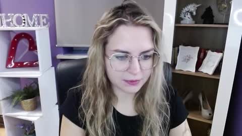 Z O E Y online show from 27, 10, 2025