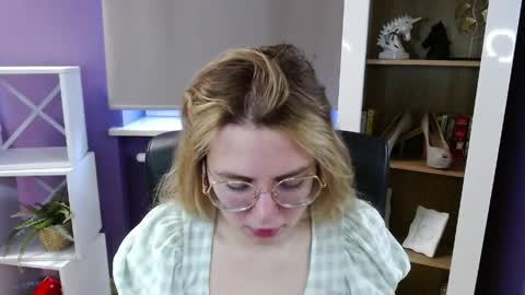 Z O E Y online show from 15, 4, 2026