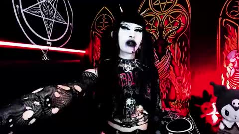 Snapshot of blasphemiangxrl chatting on 12, 10, 2025 online show from 12, 10, 2025