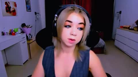 Snapshot of blinkofeyes chatting on 12, 9, 2025 Nicole online show from 12, 9, 2025