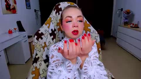 Nicole online show from 11, 2, 2025