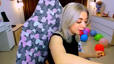 Nicole online show from 12, 2, 2025