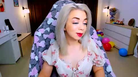 Nicole online show from 13, 2, 2025