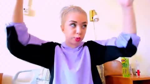 Nicole online show from 24, 2, 2025