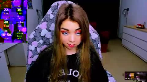 Nicole online show from 8, 3, 2025