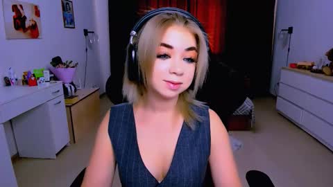 Nicole online show from 12, 9, 2025