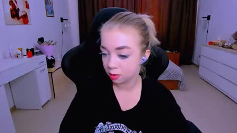 Nicole online show from 25, 9, 2025