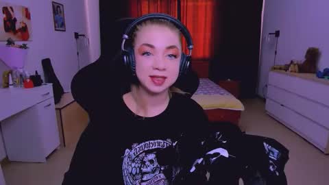 Nicole online show from 8, 10, 2025