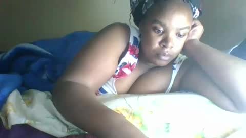 Snapshot of bliss_baeb chatting on 12, 9, 2025 bliss_baeb online show from 12, 9, 2025