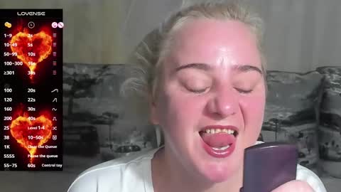 Snapshot of blond_ledi chatting on 8, 2, 2025 blond_ledi online show from 8, 2, 2025