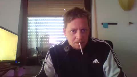 Snapshot of blonde32m chatting on 15, 9, 2025 blonde32m online show from 15, 9, 2025