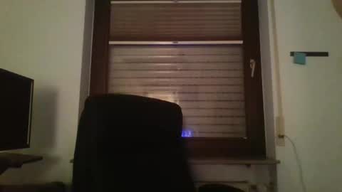 Snapshot of blonde32m chatting on 25, 11, 2025 blonde32m online show from 25, 11, 2025