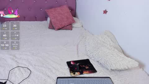 Esperancita and Karina online show from 3, 12, 2025