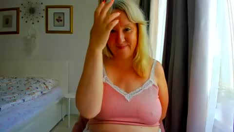 Snapshot of blonde_angel20 chatting on 11, 7, 2026 Nicole online show from 11, 7, 2026