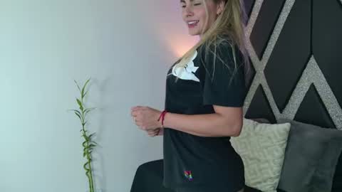 Snapshot of blonde_cat1515 chatting on 14, 6, 2026 alejandra online show from 14, 6, 2026