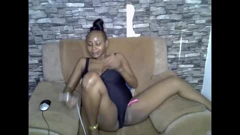 blonde_creamy online show from 31, 5, 2026
