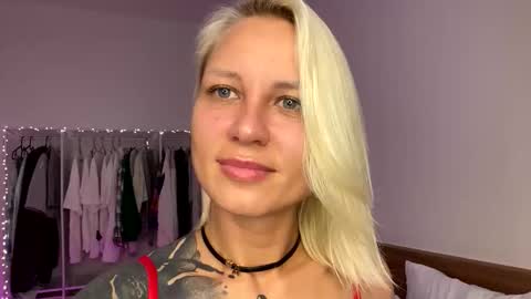 Snapshot of blonde_fuck_couple chatting on 22, 3, 2026 blonde_fuck_couple online show from 22, 3, 2026