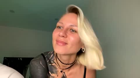 blonde_fuck_couple online show from 29, 6, 2026