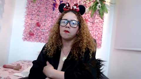 blonde_squirt_ online show from 17, 12, 2024