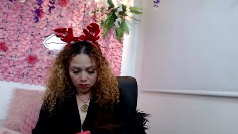 blonde_squirt_ online show from 18, 12, 2024