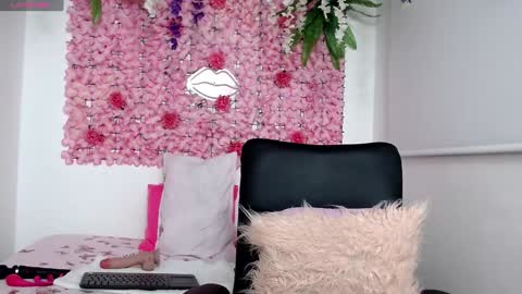 blonde_squirt_ online show from 7, 2, 2025