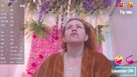 blonde_squirt_ online show from 18, 1, 2026