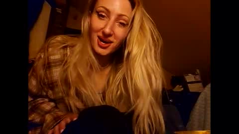 Snapshot of blondebellaaa3 chatting on 18, 1, 2025 Gia online show from 18, 1, 2025