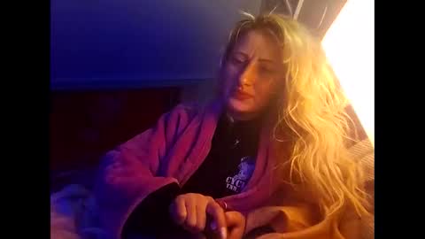 Snapshot of blondebellaaa3 chatting on 24, 1, 2025 Gia online show from 24, 1, 2025