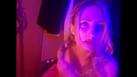 Snapshot of blondebellaaa3 chatting on 6, 2, 2025 Gia online show from 6, 2, 2025
