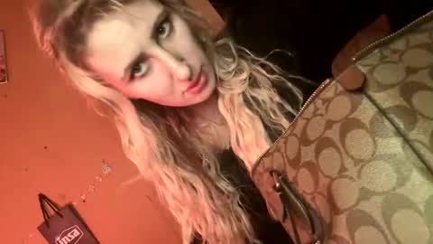 Snapshot of blondebellaaa3 chatting on 4, 3, 2025 Gia online show from 4, 3, 2025