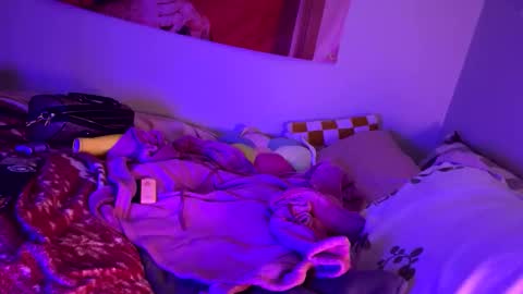 Snapshot of blondebellaaa3 chatting on 7, 11, 2025 Gia online show from 7, 11, 2025