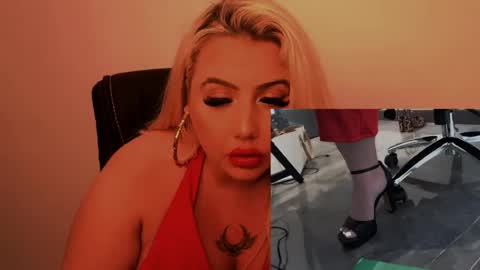 Snapshot of blondedolltia chatting on 9, 7, 2026 blondedolltia online show from 9, 7, 2026