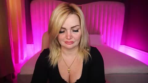 Snapshot of blondeviva chatting on 6, 10, 2025 Blonde online show from 6, 10, 2025
