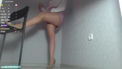 Im Di. I smell naked even when Im dressed. online show from 12, 3, 2026