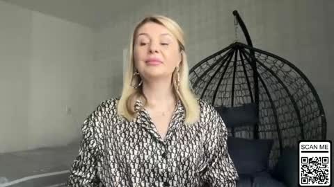 blondie_xoxoxo online show from 15, 4, 2026