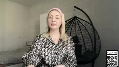 blondie_xoxoxo online show from 5, 5, 2026