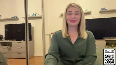 Snapshot of blondie_xoxoxo chatting on 11, 5, 2026 blondie_xoxoxo online show from 11, 5, 2026