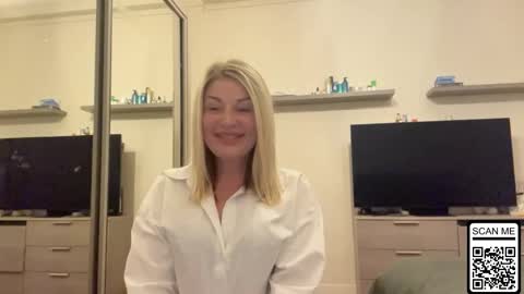 Snapshot of blondie_xoxoxo chatting on 15, 5, 2026 blondie_xoxoxo online show from 15, 5, 2026