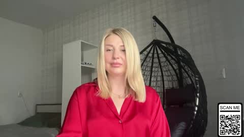 Snapshot of blondie_xoxoxo chatting on 19, 5, 2026 blondie_xoxoxo online show from 19, 5, 2026