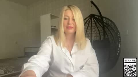 Snapshot of blondie_xoxoxo chatting on 24, 5, 2026 blondie_xoxoxo online show from 24, 5, 2026
