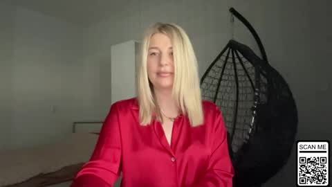 Snapshot of blondie_xoxoxo chatting on 1, 6, 2026 blondie_xoxoxo online show from 1, 6, 2026